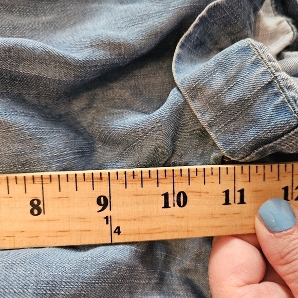 Guess Size 24 Denim Shorts - Picture 3 of 14